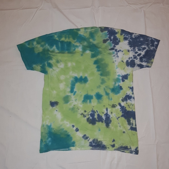 Custom tie dyed V-neck - Picture 2 of 2